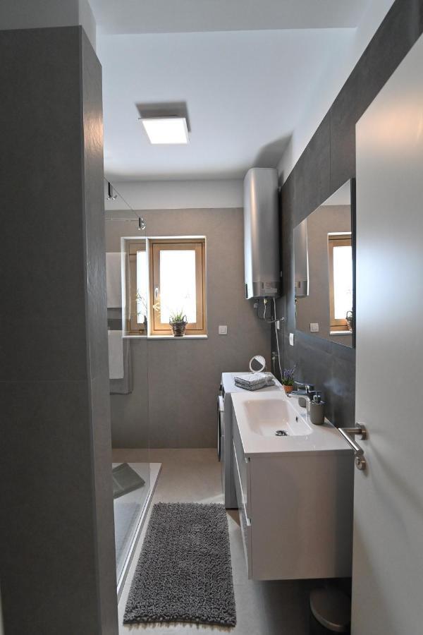 Sea View Deluxe Apartment Fiume Esterno foto
